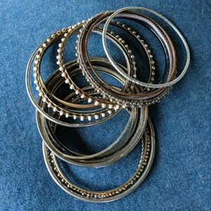 Lot of 23 vintage bangles